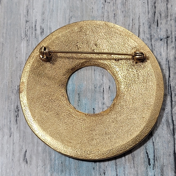 Circle Modernist Brooch. - Picture 2 of 6